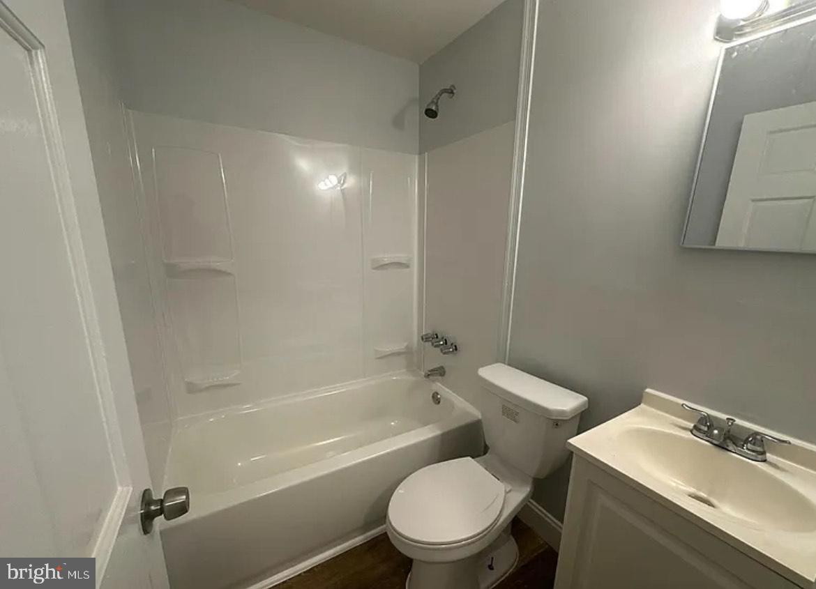 667 E Thayer St Property Photo 5