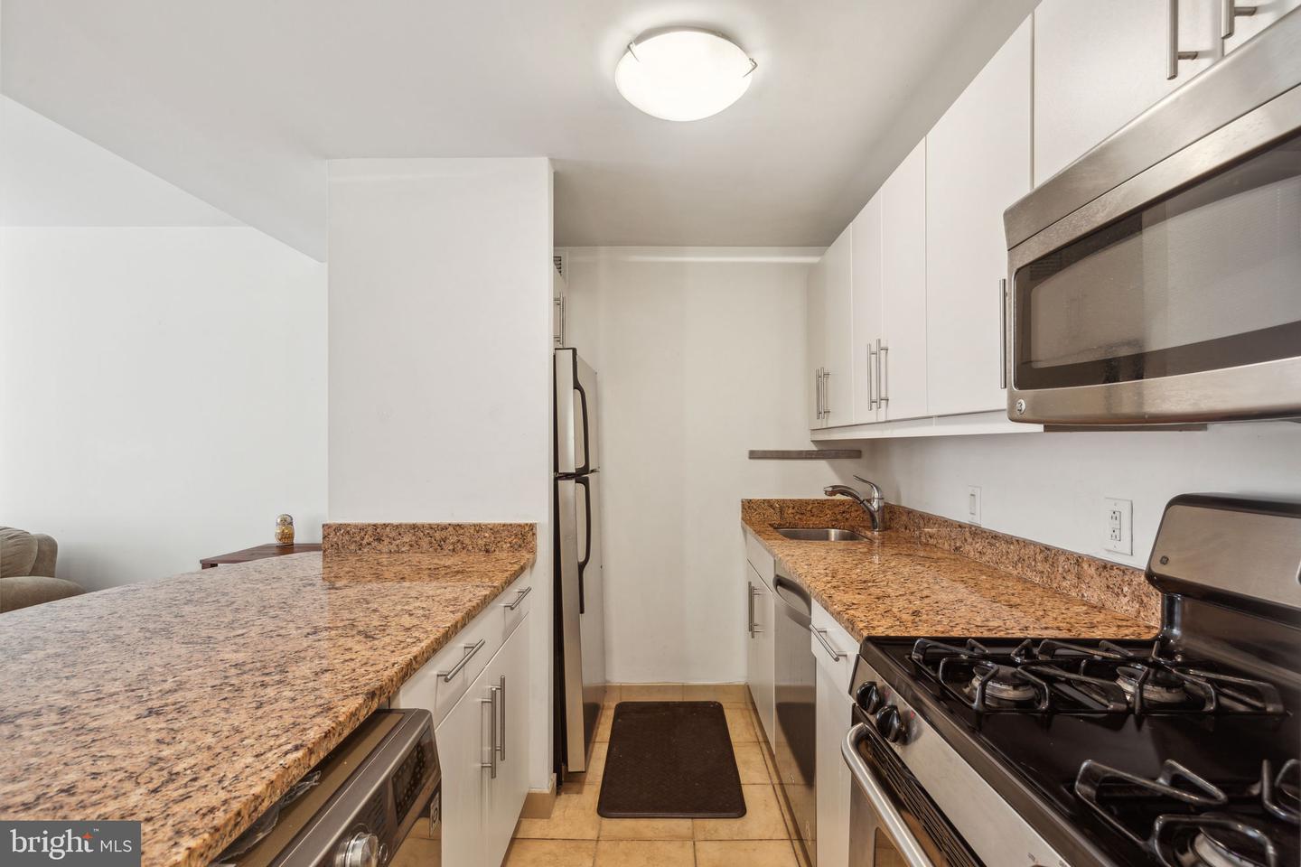 219-29 S 18th St #1422 Property Photo 11