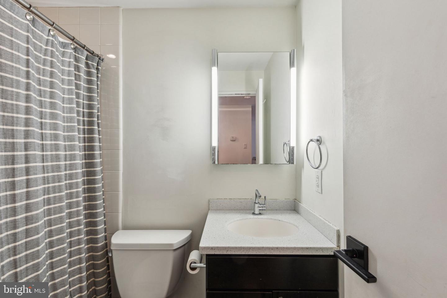 219-29 S 18th St #1422 Property Photo 15