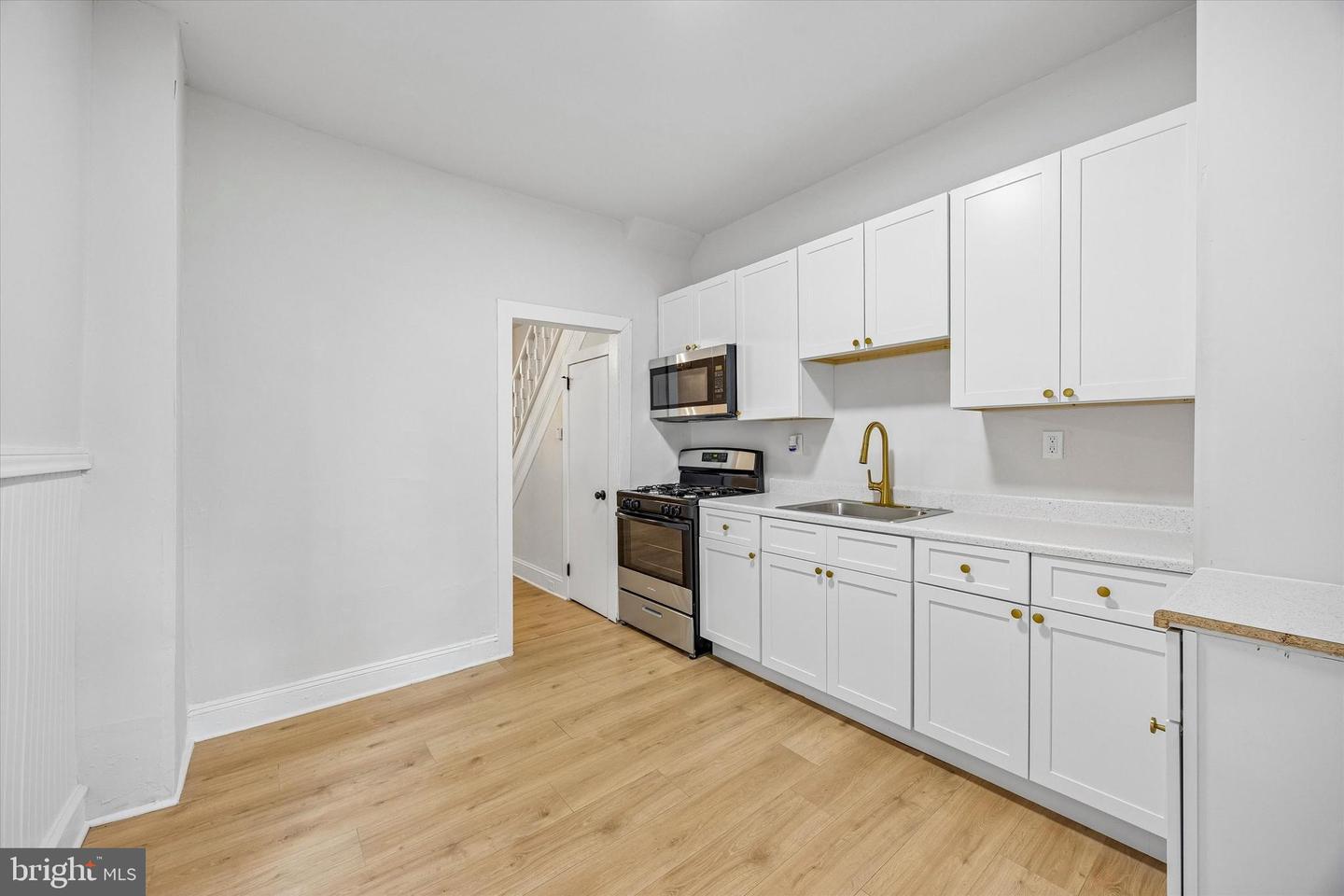 2132 S Simpson St Property Photo 8