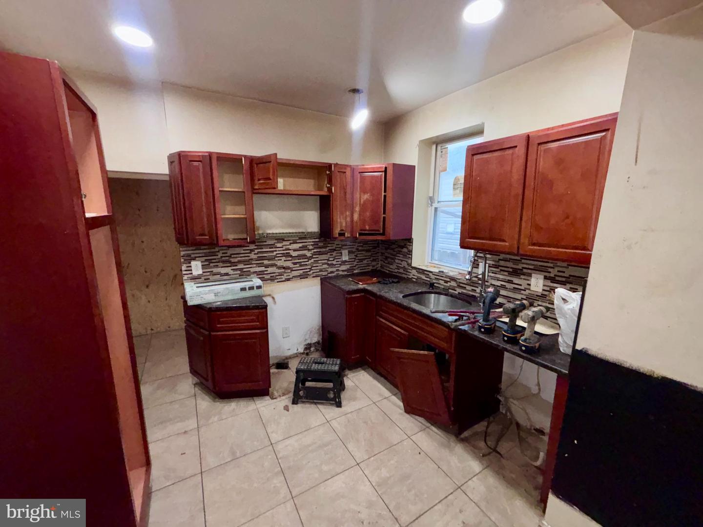 3842 N Franklin St Property Photo 9