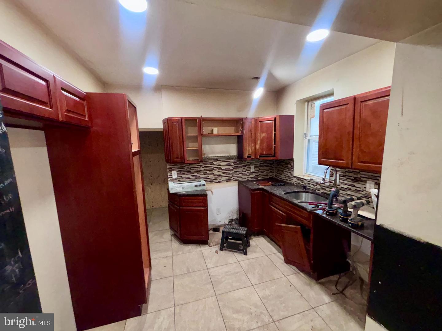 3842 N Franklin St Property Photo 11