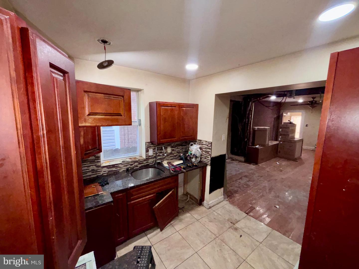 3842 N Franklin St Property Photo 12