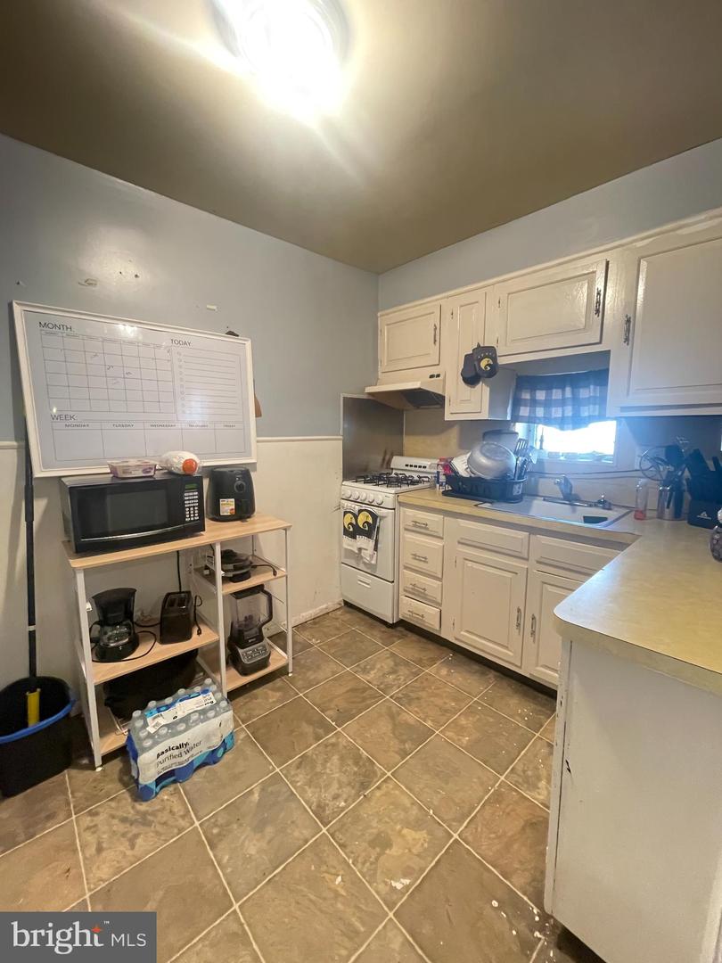 1245 Hale St Property Photo 7