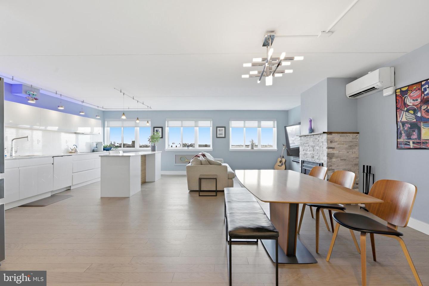 200-10 Lombard St #717 Property Photo 1
