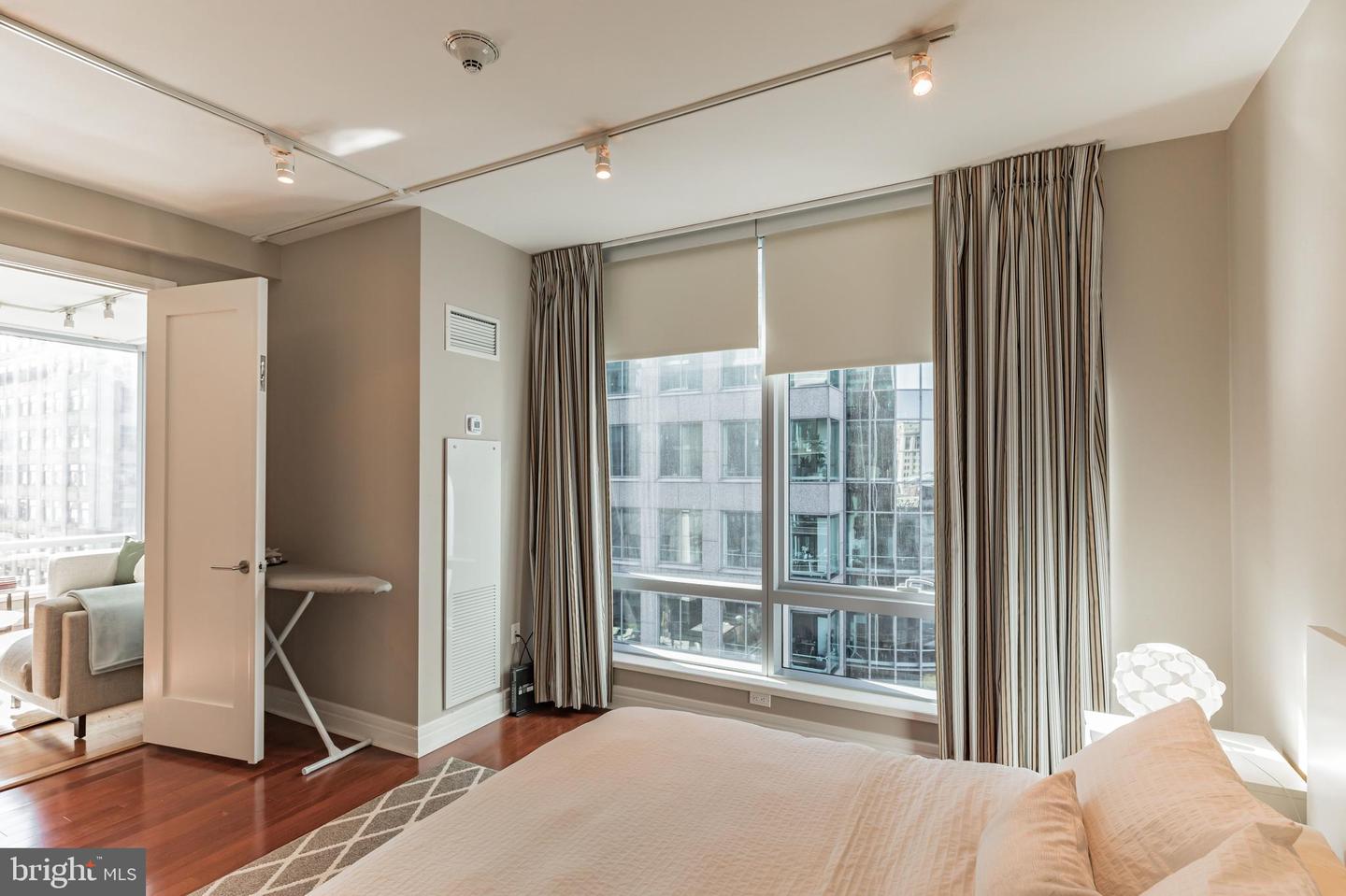 1414 S Penn Sq #16g Property Photo 8