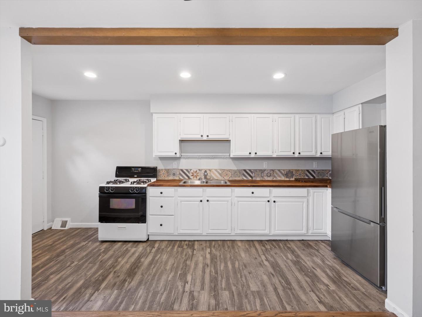310 Ripka St Property Photo 12