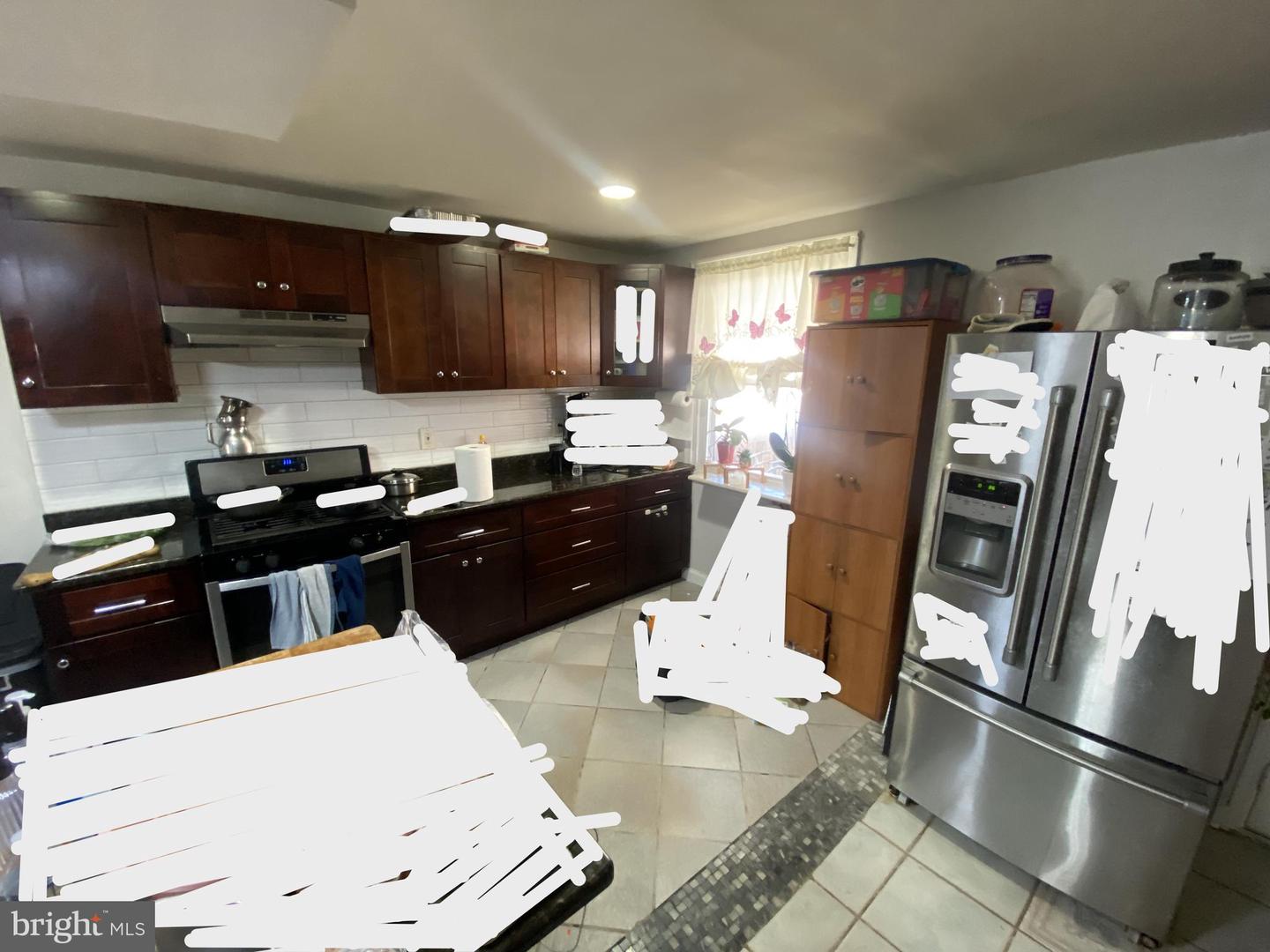2155 Fanshawe St Property Photo 4