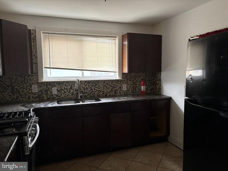 5963 Palmetto St Property Photo 6