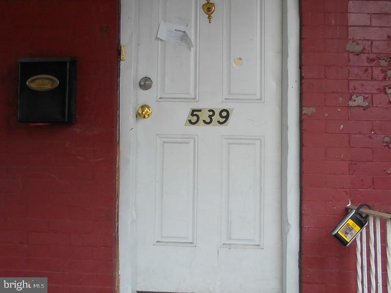 539 E Walnut Ln Property Photo 3