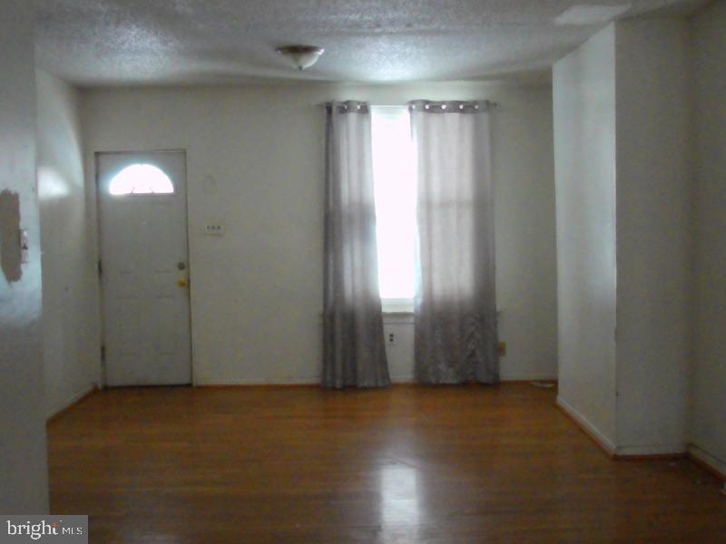 539 E Walnut Ln Property Photo 7
