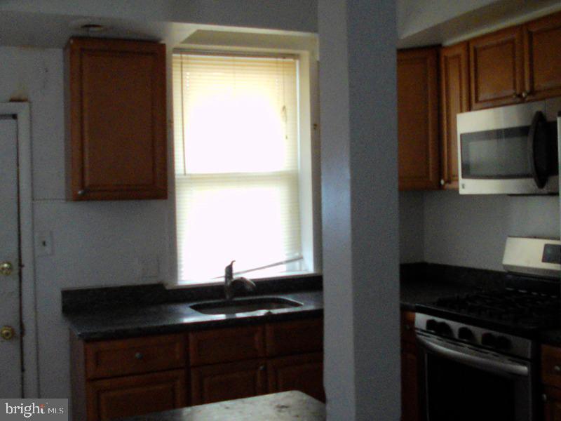 539 E Walnut Ln Property Photo 9
