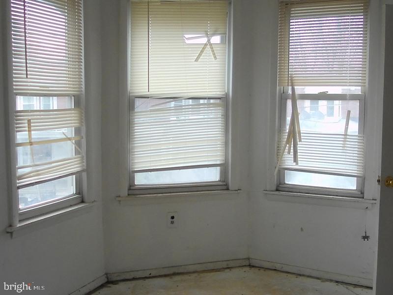 539 E Walnut Ln Property Photo 10