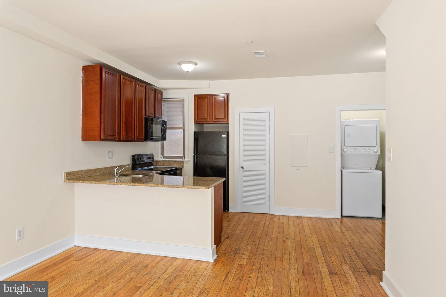 1921 N Gratz St Property Photo 3