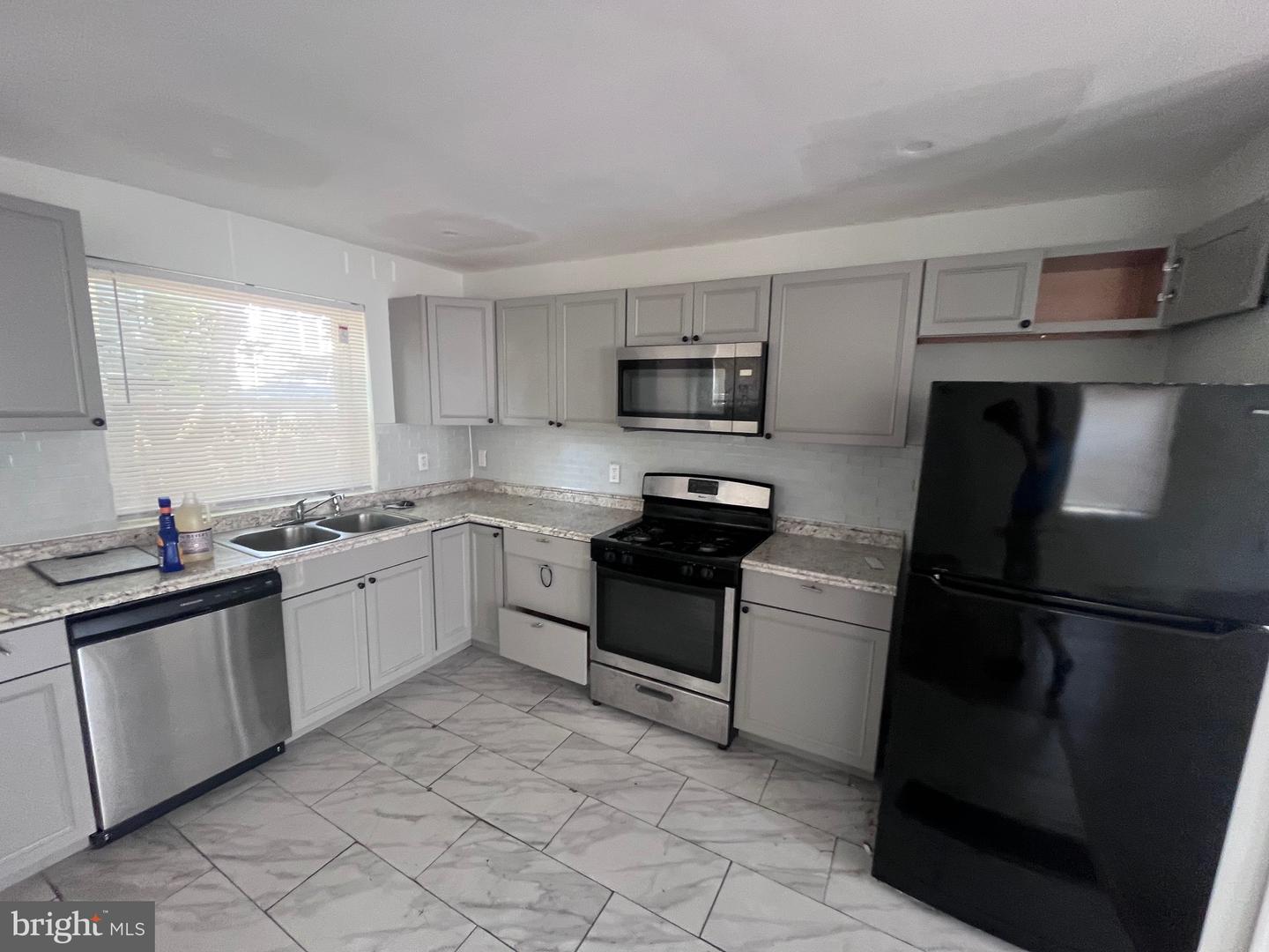 2915 EDGLEY ST Property Photo 1