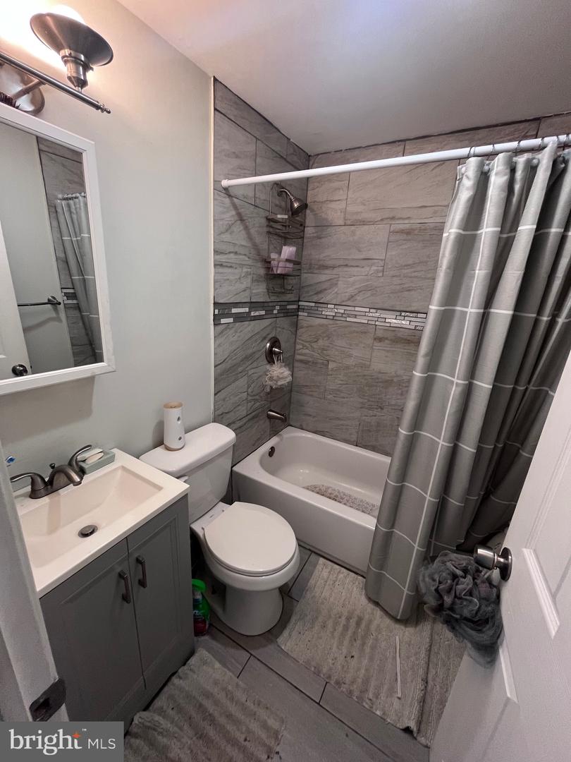 2915 Edgley St Property Photo 6