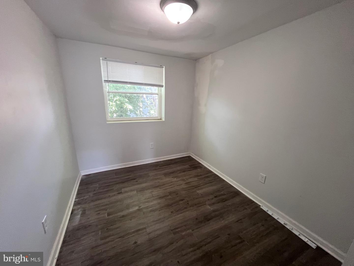 2915 Edgley St Property Photo 8