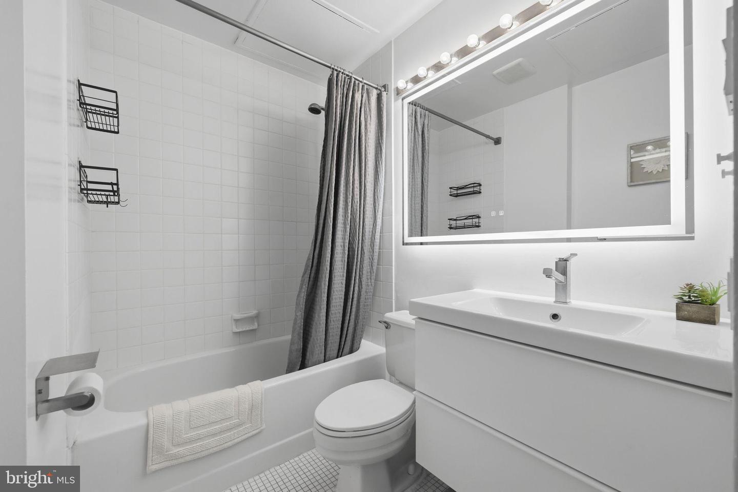 1601-00 Spring Garden St #207 Property Photo 9
