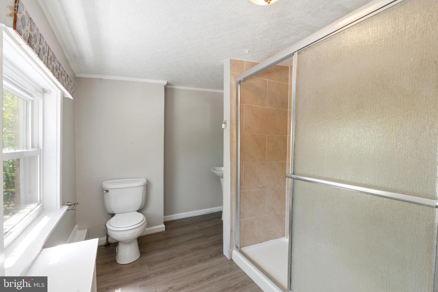 147 Green Ln Property Photo 10