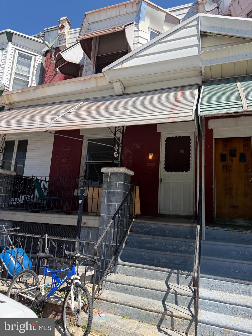 6035 DELANCEY ST Property Photo 1