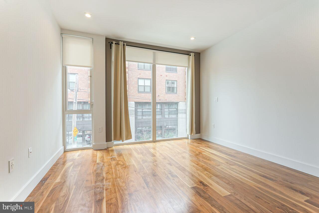 621-23 S 24th St #206 Property Photo 10