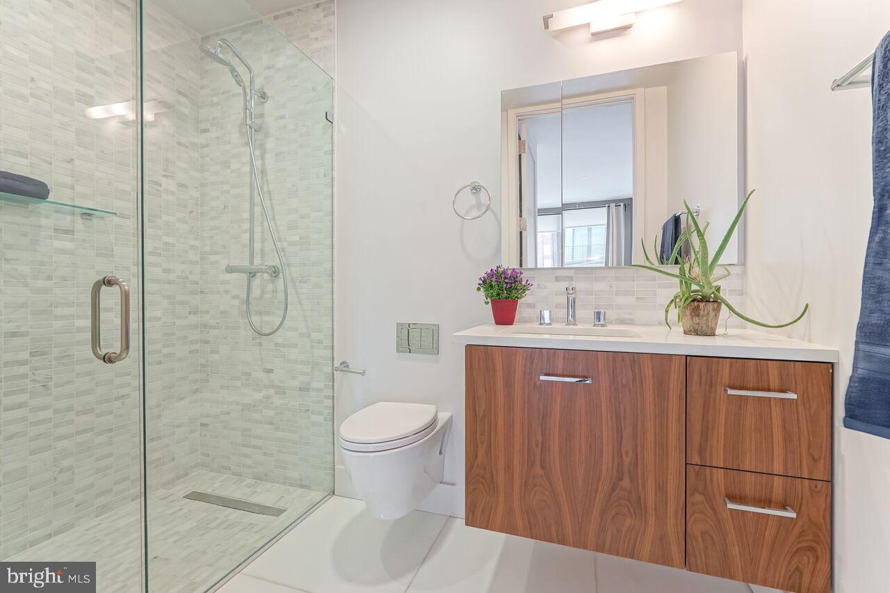 621-23 S 24th St #206 Property Photo 14