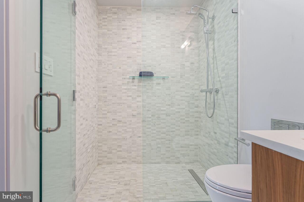621-23 S 24th St #206 Property Photo 15