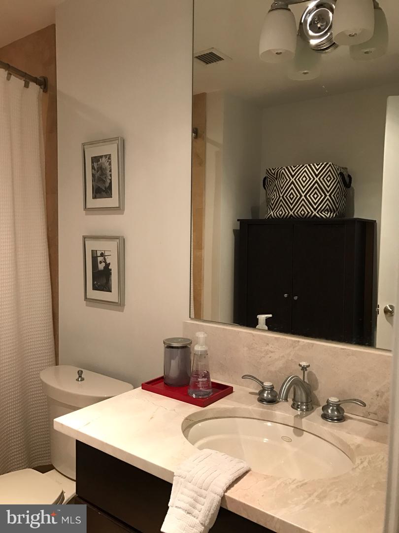 1701-15 Locust St #1801 Property Photo 8