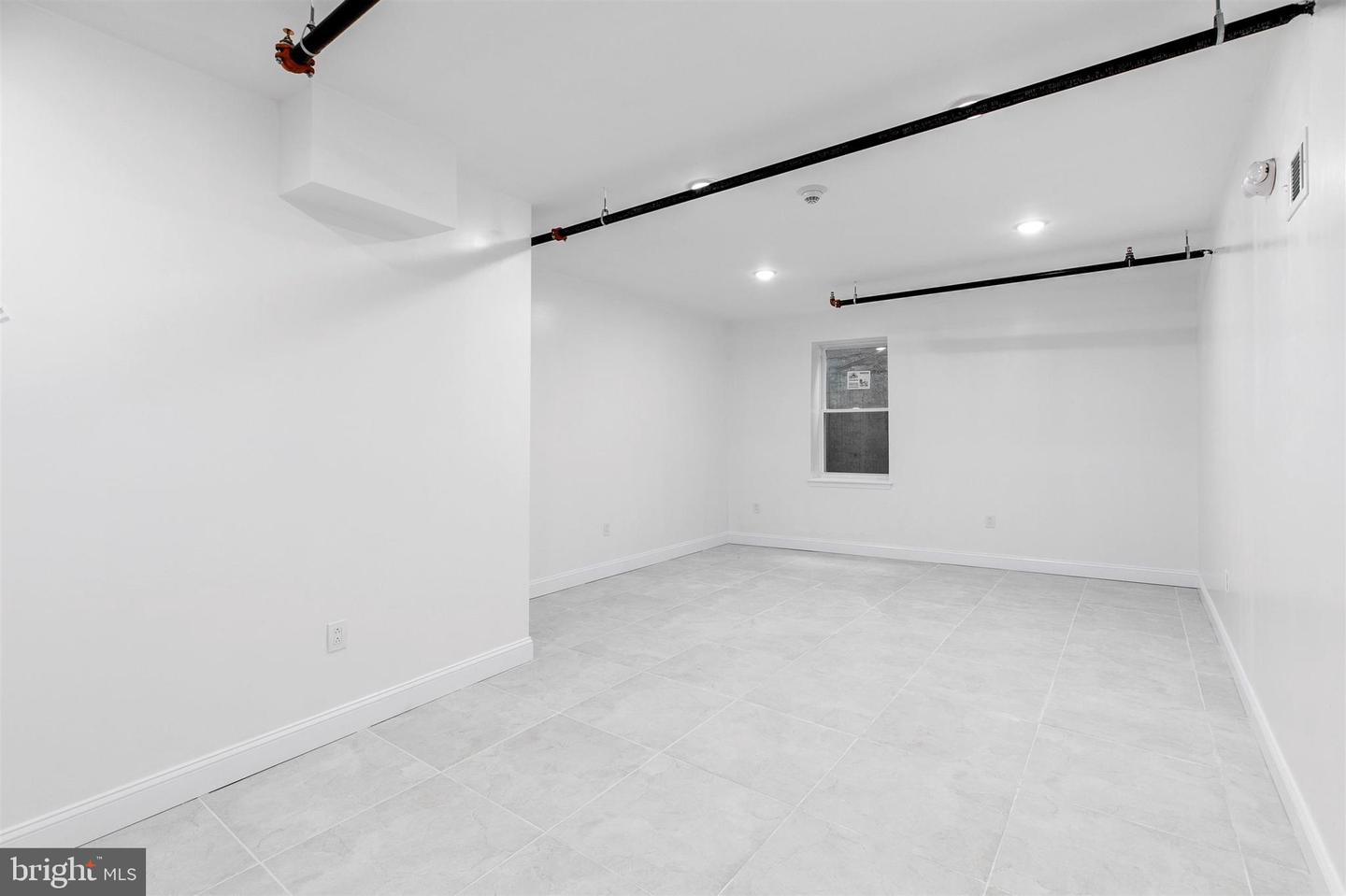 2118 W Oxford St Property Photo 3