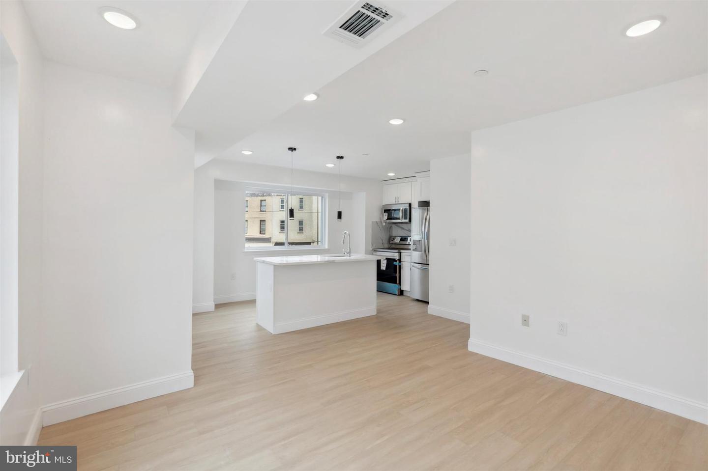 2118 W Oxford St Property Photo 6