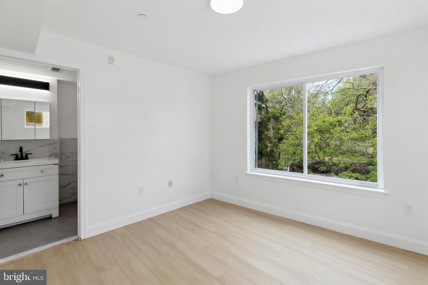 2118 W Oxford St Property Photo 12
