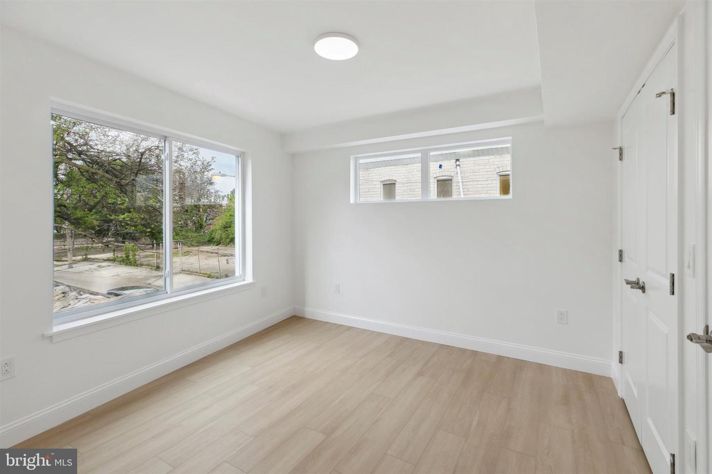 2118 W Oxford St Property Photo 13