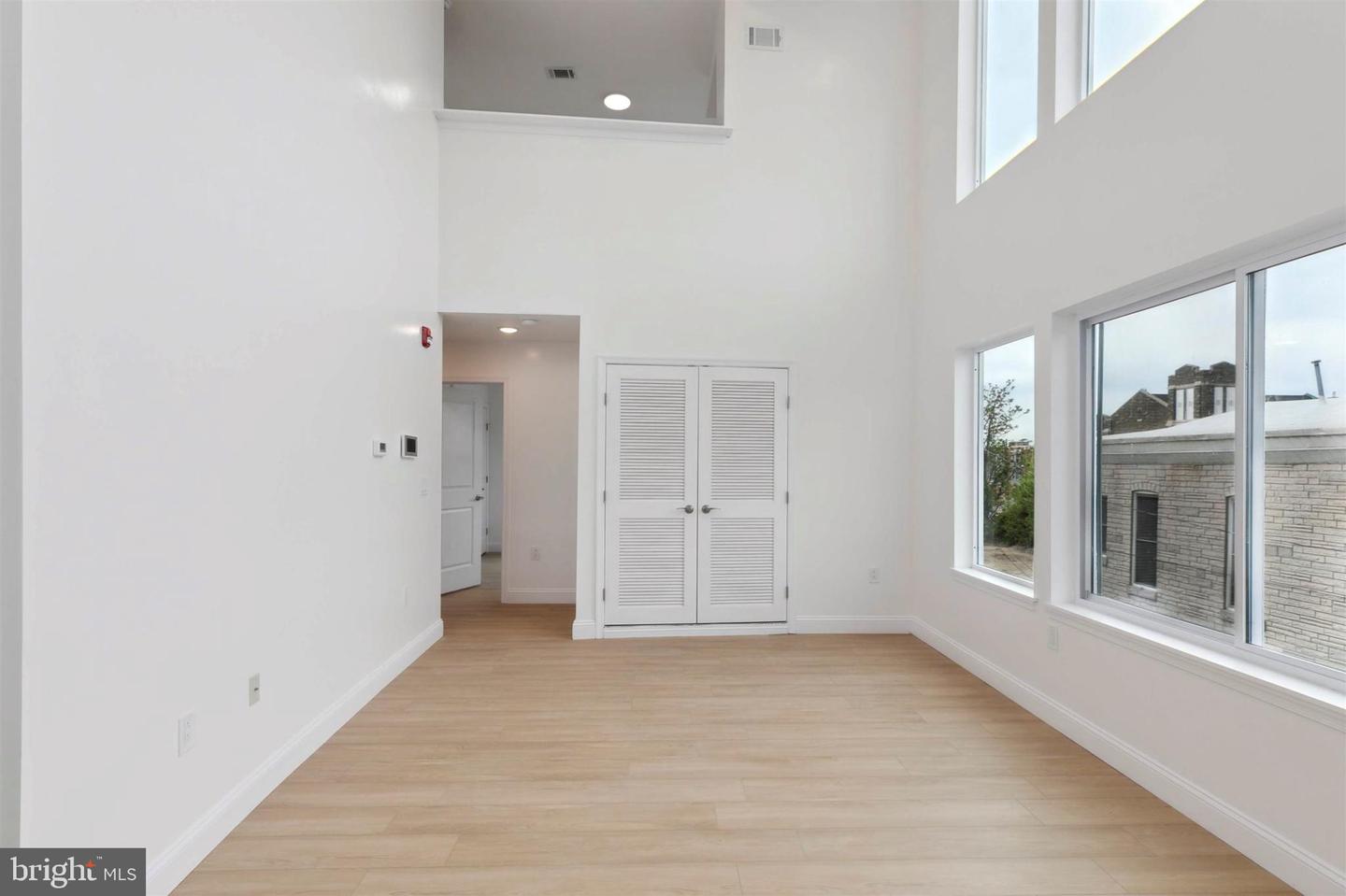 2118 W Oxford St Property Photo 18