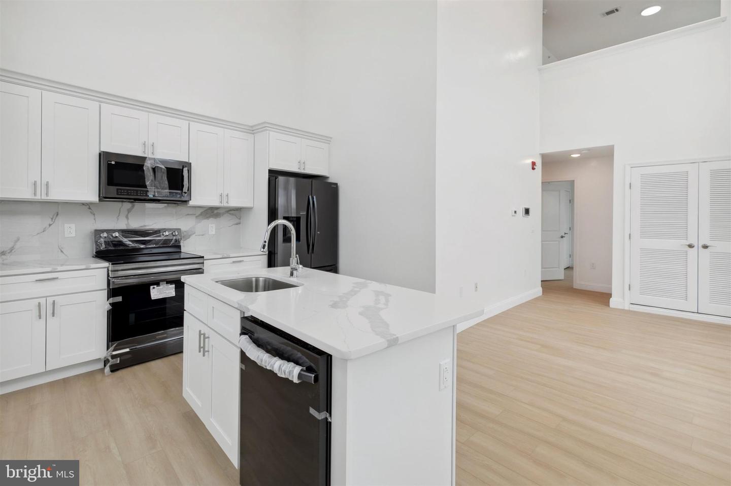 2118 W Oxford St Property Photo 22
