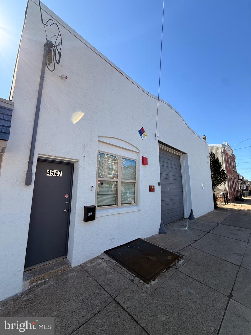 4547-49 E Thompson St Property Photo 4