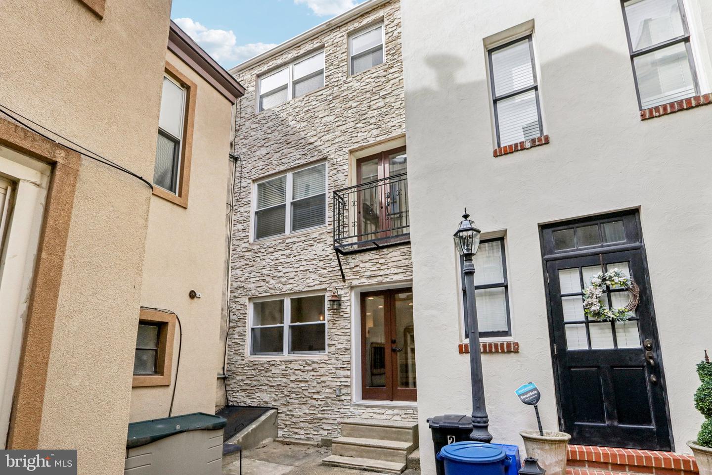 233 Brown St #3 Property Photo 1