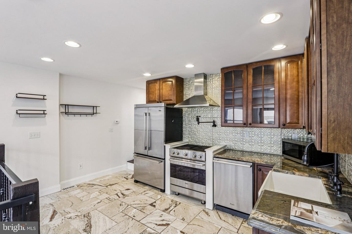 233 Brown St #3 Property Photo 6