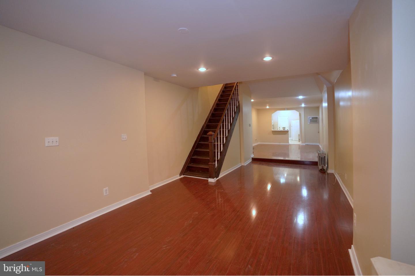 2512 N Front St Property Photo 6