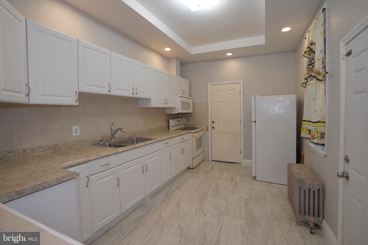 2512 N Front St Property Photo 12