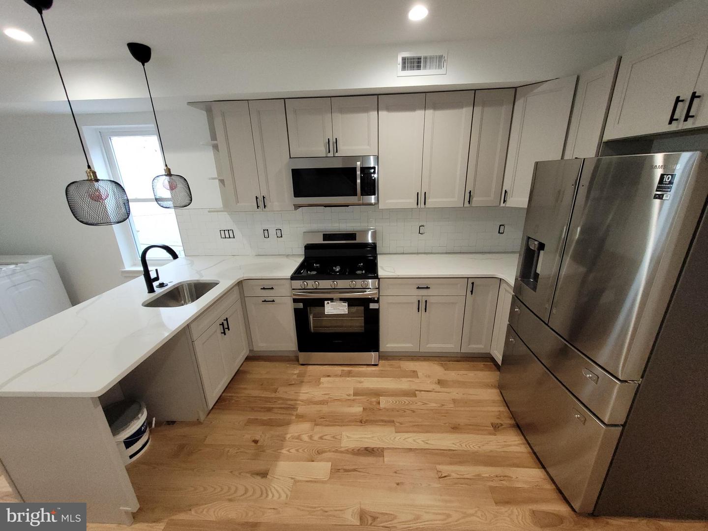 223 E GIRARD AVE #1R Property Photo 1