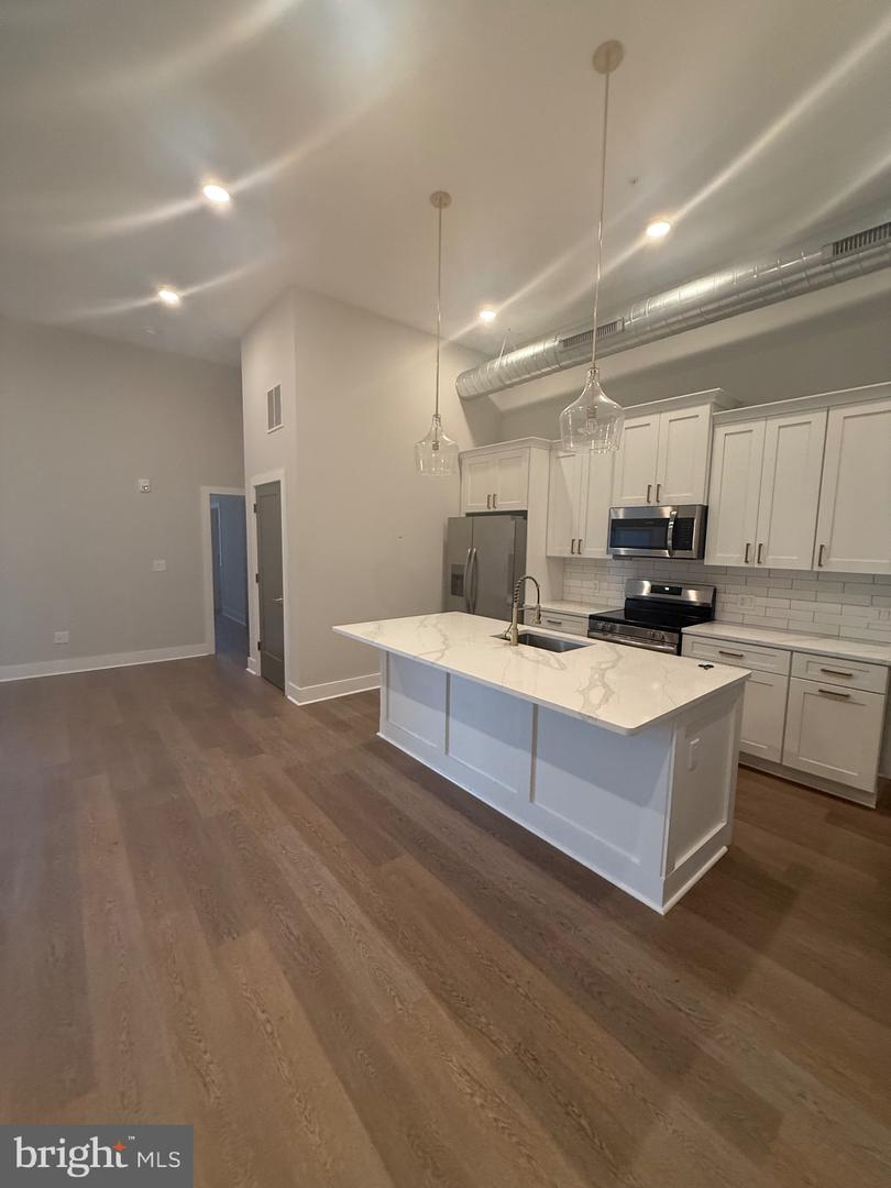 581 Jamestown Property Photo 11