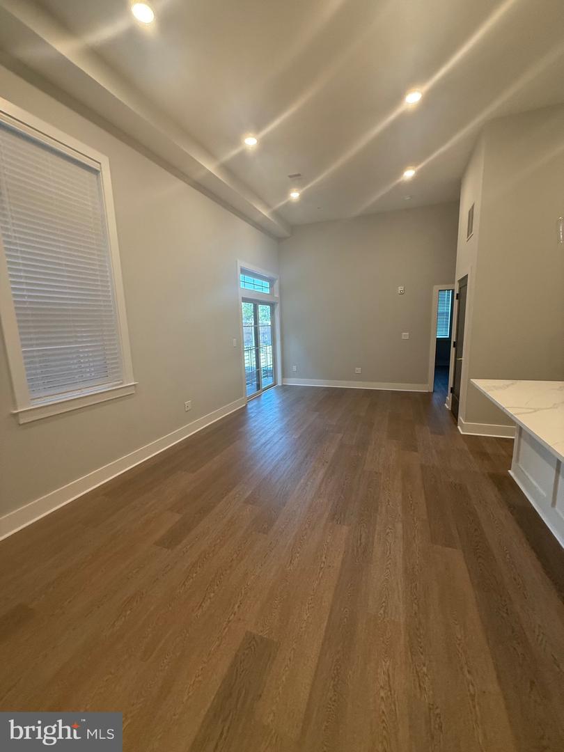 581 Jamestown Property Photo 14