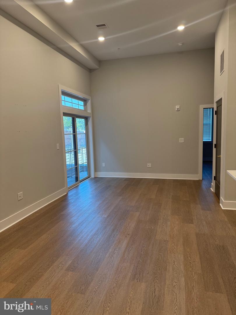581 Jamestown Property Photo 15