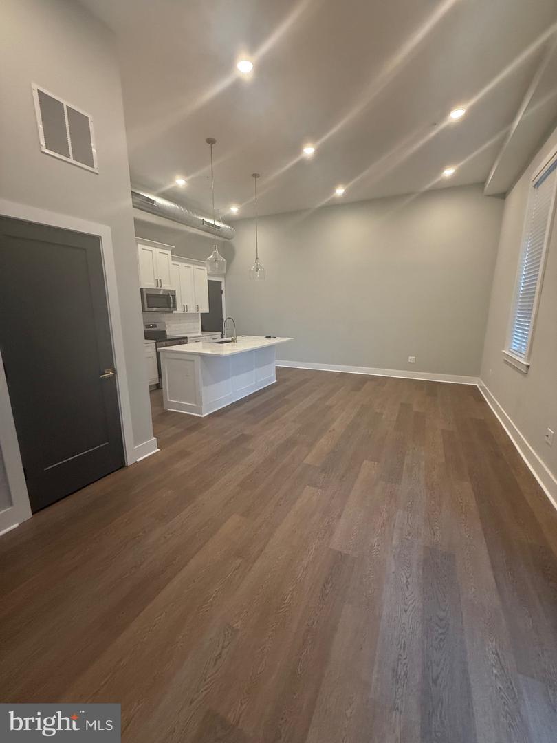 581 Jamestown Property Photo 17