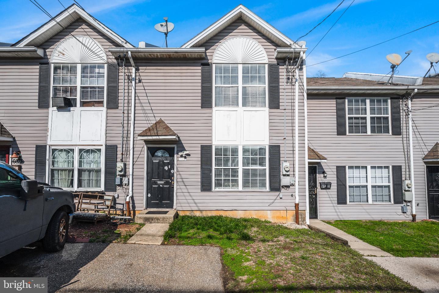 6671 Musgrave St Property Photo 2