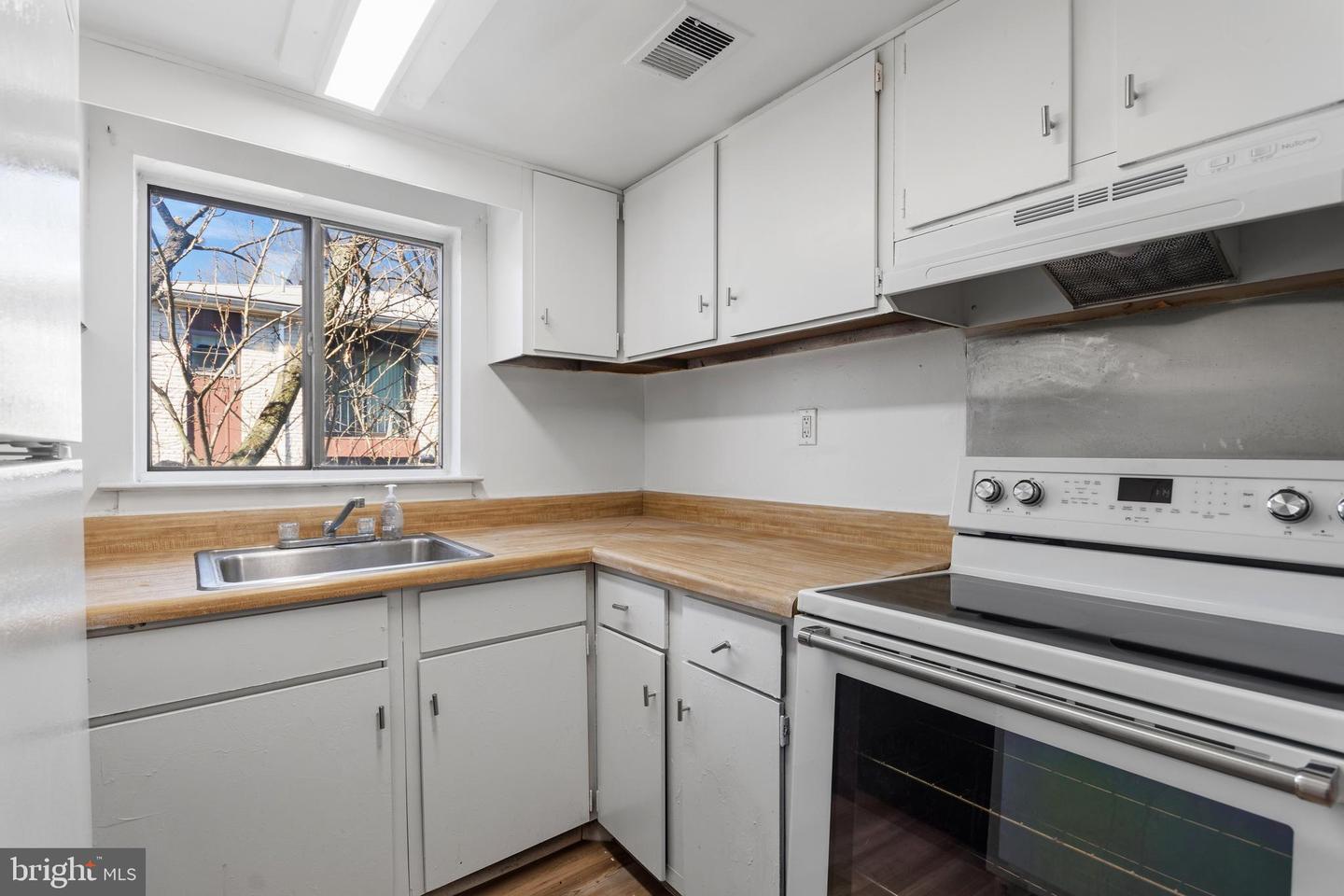 8030-00 Ditman St #40g Property Photo 7
