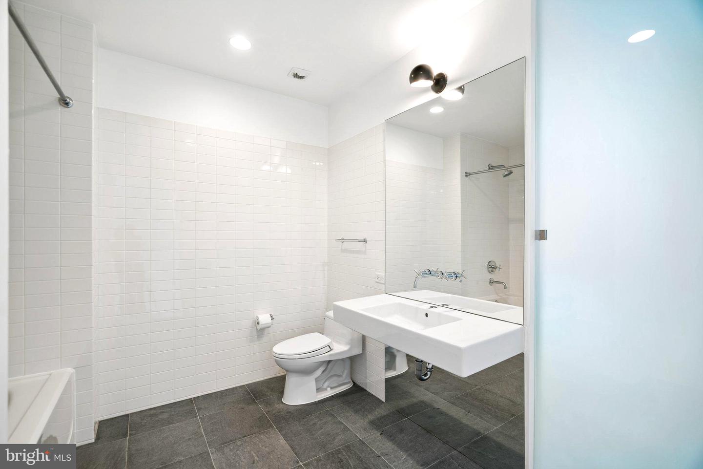 1600 Arch St #1809 Property Photo 25