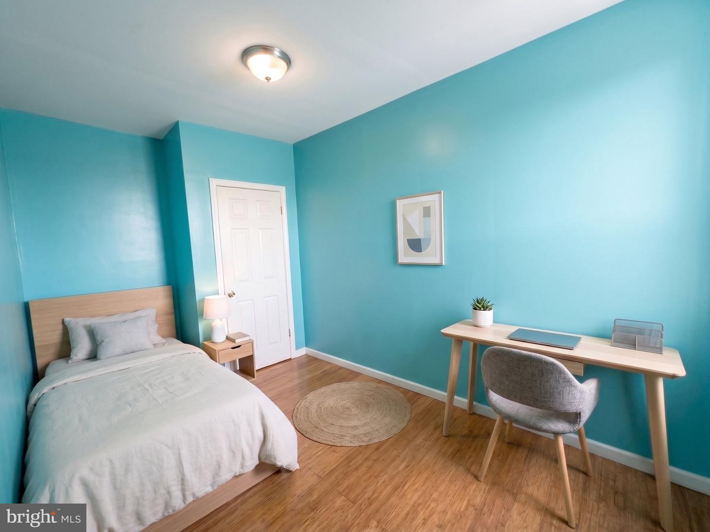 2107 W Somerset St Property Photo 4