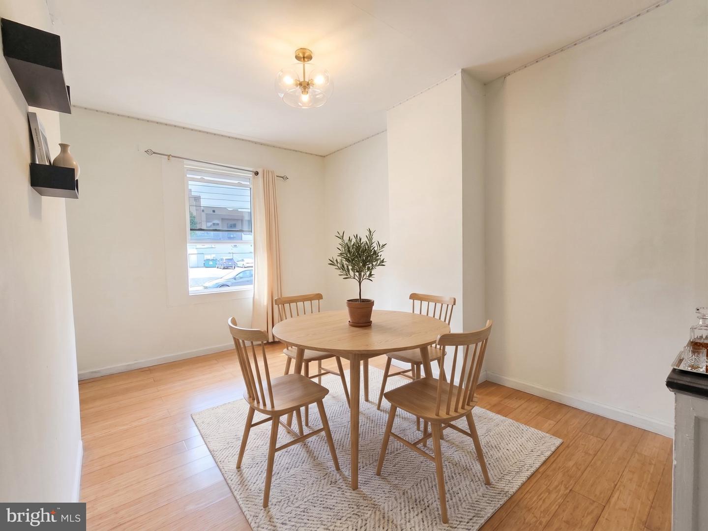 2107 W Somerset St Property Photo 6