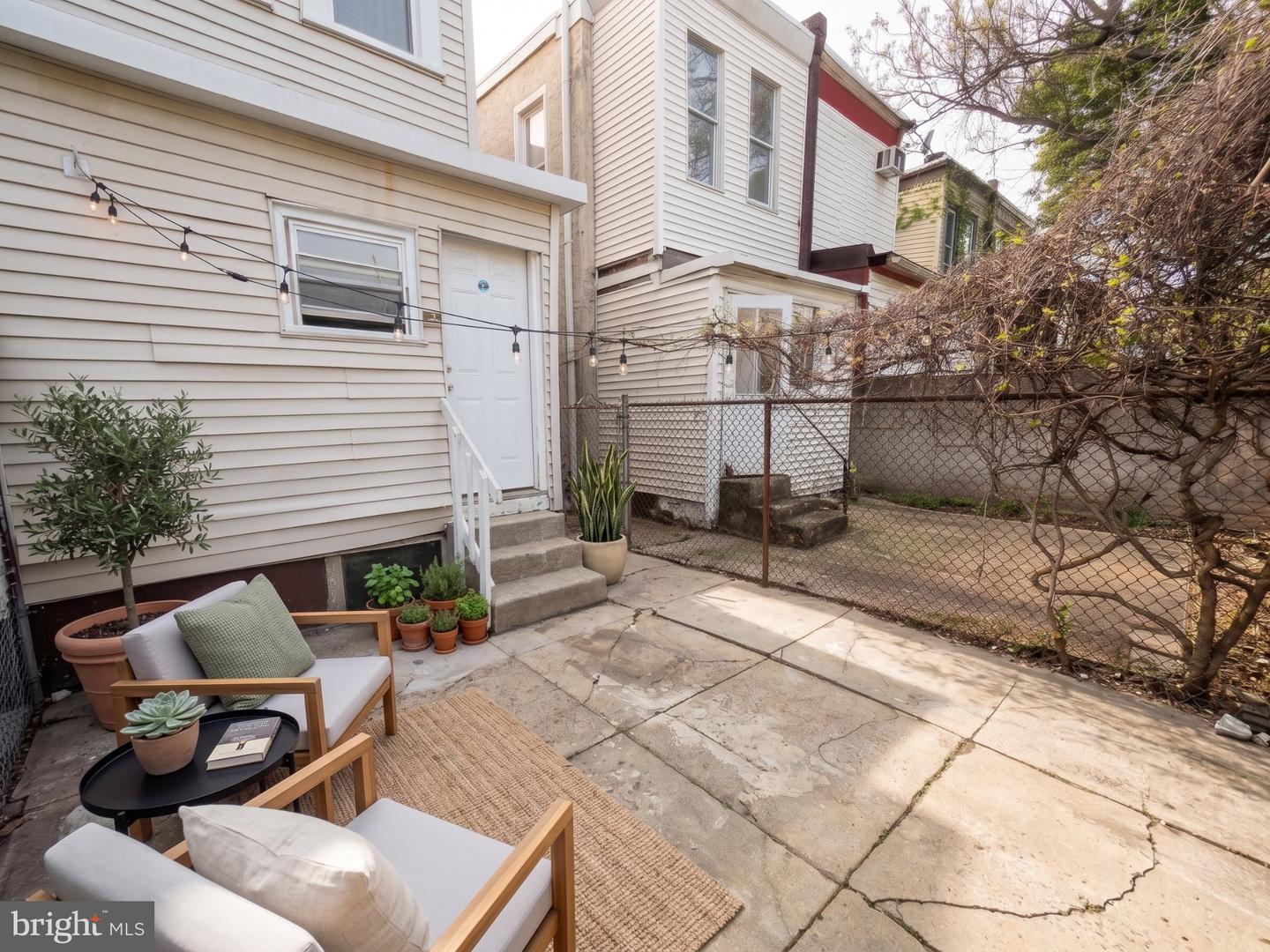 2107 W Somerset St Property Photo 11